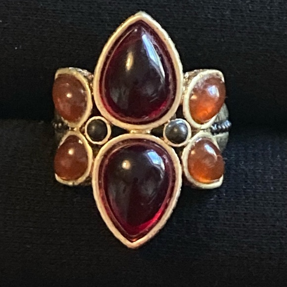 Beautiful Garnet & Citrine Stones in a Gold-Tone Setting Size 7.5 - Picture 4 of 5